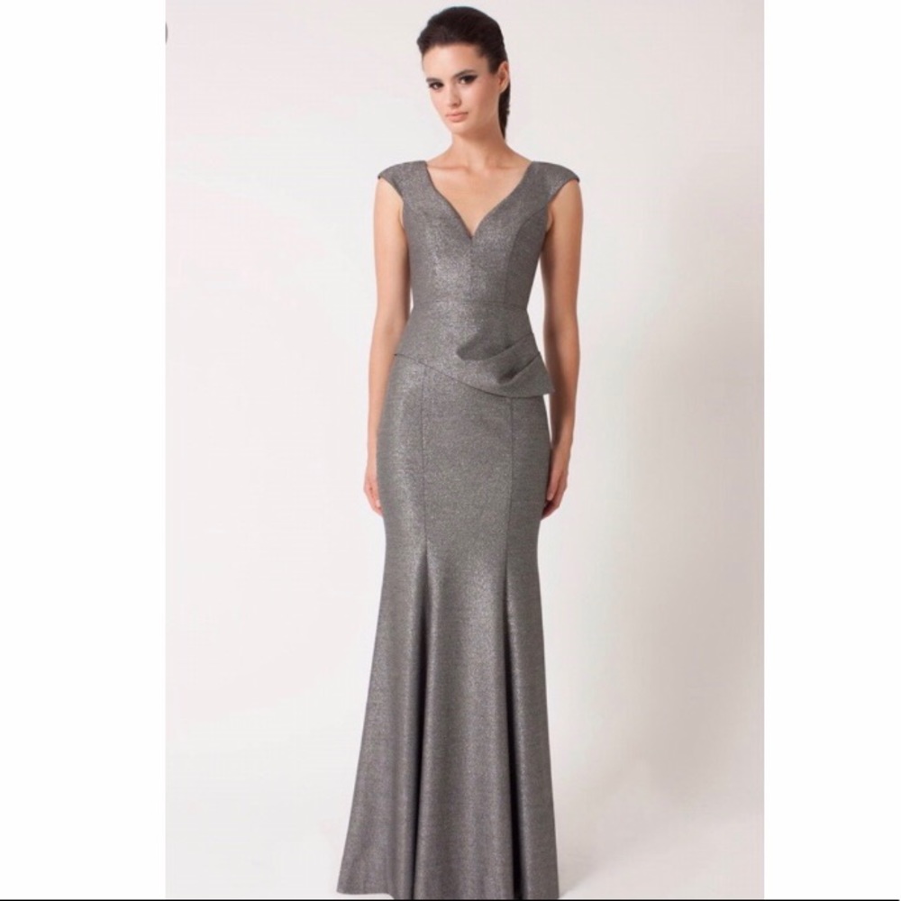 Black Halo EVE Metallic “Wren” Gown